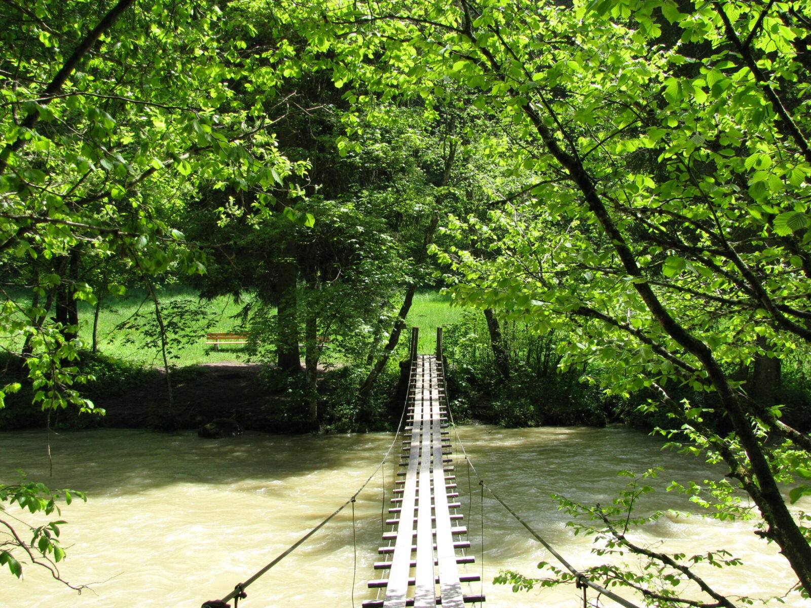 Die Hängebrücke über die Wertach